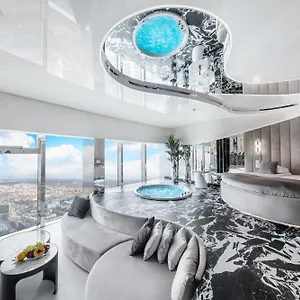 Sky Tower Z Wanna Przy Oknie Apartament